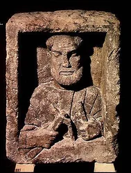 Stele, die einen Küfer darstellt